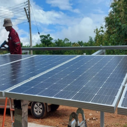 Committed to creating smiles, “Finnolar” together with “Thai Columnist, Radio and Television Presenter Club” donated “SALO®” solar panels to Ton Nam Yom community, Pong district, Phayao province