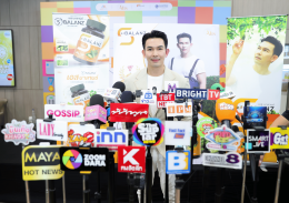 ดร.อั้ม อธิชาติ และ วีเจจ๋า ณัฐฐาวีรนุช ในงาน ”Good Health Great Heart — เฮลธ์ตี้ทั้งตัว หัวใจแฮปปี้” 