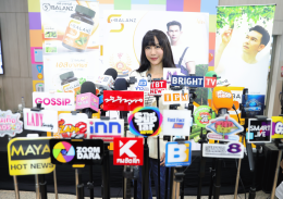 ดร.อั้ม อธิชาติ และ วีเจจ๋า ณัฐฐาวีรนุช ในงาน ”Good Health Great Heart — เฮลธ์ตี้ทั้งตัว หัวใจแฮปปี้” 