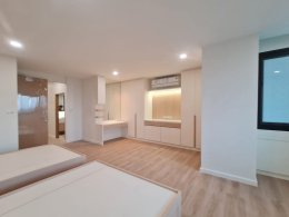 Riverrine Place 