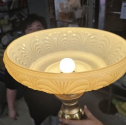 แจกันธรรมดาๆ มาประกอบเป็นโคมไฟตกแต่งบ้าน ด้วยขั้นตอนง่ายๆ