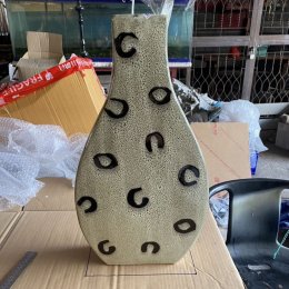 แจกันธรรมดาๆ มาประกอบเป็นโคมไฟตกแต่งบ้าน ด้วยขั้นตอนง่ายๆ