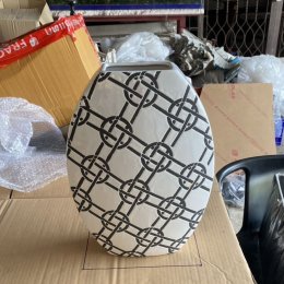 แจกันธรรมดาๆ มาประกอบเป็นโคมไฟตกแต่งบ้าน ด้วยขั้นตอนง่ายๆ