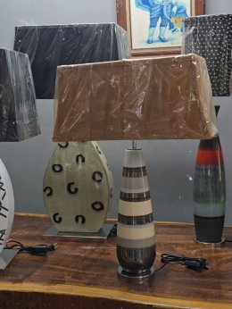 แจกันธรรมดาๆ มาประกอบเป็นโคมไฟตกแต่งบ้าน ด้วยขั้นตอนง่ายๆ