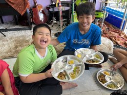 โครงการอาหารกลางวันเพื่อน้องท้องอิ่ม  Lunch for Little Ones Project