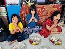 โครงการอาหารกลางวันเพื่อน้องท้องอิ่ม  Lunch for Little Ones Project