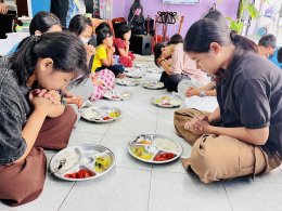 โครงการอาหารกลางวันเพื่อน้องท้องอิ่ม  Lunch for Little Ones Project