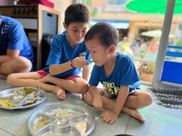 โครงการอาหารกลางวันเพื่อน้องท้องอิ่ม  Lunch for Little Ones Project