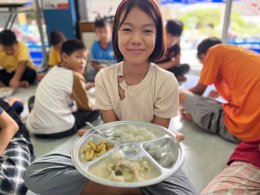 โครงการอาหารกลางวันเพื่อน้องท้องอิ่ม  Lunch for Little Ones Project