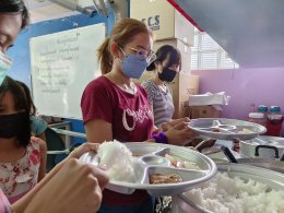 โครงการอาหารกลางวันเพื่อน้องท้องอิ่ม  Lunch for Little Ones Project