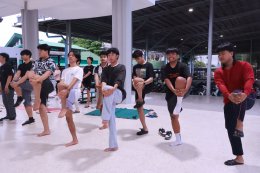 Keeping Fit - Yoga (BBA69)