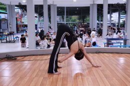 Keeping Fit - Yoga (BBA69)
