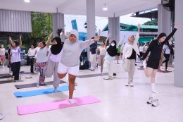 Keeping Fit - Yoga (BBA69)