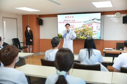 คลินิกการแพทย์แผนจีนหัวเฉียว จัดพิธีปฐมนิเทศนักศึกษาฝึกงาน มหาวิทยาลัยหัวเฉียวเฉลิมพระเกียรติ