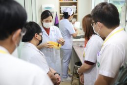 คลินิกการแพทย์แผนจีนหัวเฉียวให้การต้อนรับกองการแพทย์ทางเลือก กรมการแพทย์แผนไทยและการแพทย์ทางเลือก เข้าศึกษาดูงานแผนกฝังเข็ม