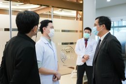 คลินิกการประกอบโรคศิลปะ สาขาการแพทย์แผนจีนหัวเฉียว ให้การต้อนรับคณะผู้บริหารจากสำนักงานการแพทย์แผนจีนแห่งชาติ