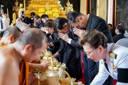 คลินิกการแพทย์แผนจีนหัวเฉียว ร่วมถวายผ้าพระกฐินพระราชทาน ประจำปี 2568 ณ วัดบรมนิวาสราชวรวิหาร สืบสานประเพณีสำคัญทางพระพุทธศาสนา