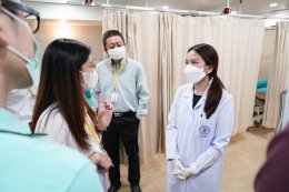 มูลนิธิกรมการแพทย์ทหารบก ร่วมกับโรงเรียนเสนารักษ์ คลินิกการประกอบโรคศิลปะ สาขาการแพทย์แผนจีนหัวเฉียว และมหาวิทยาลัยการแพทย์แผนจีนเทียนจิน จัดอบรมหลักสูตรแพทย์ฝังเข็ม รุ่นที่ 18