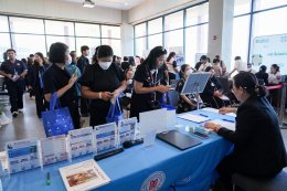 คลินิกการแพทย์แผนจีนหัวเฉียว ร่วม มหกรรมส่งเสริมสุขภาพ ณ รัฐสภา