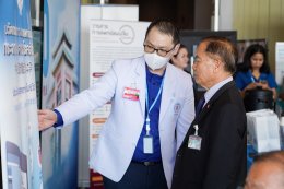 คลินิกการแพทย์แผนจีนหัวเฉียว ร่วม มหกรรมส่งเสริมสุขภาพ ณ รัฐสภา