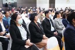 คลินิกการแพทย์แผนจีนหัวเฉียว ร่วมกับมูลนิธิป่อเต็กตึ๊ง แถลงผลงานช่วยเหลือสังคม ปี 67 พร้อมเดินหน้าดูแลประชาชนชาวไทยด้วยศาสตร์การแพทย์แผนจีน