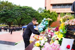 คลินิกการแพทย์แผนจีนหัวเฉียว ร่วมพิธีวางกระเช้าดอกไม้ เพื่อแสดงกตเวทิตาคุณ ในวัน ดร.อุเทน เตชะไพบูลย์