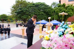 คลินิกการแพทย์แผนจีนหัวเฉียว ร่วมพิธีวางกระเช้าดอกไม้ เพื่อแสดงกตเวทิตาคุณ ในวัน ดร.อุเทน เตชะไพบูลย์