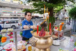สืบสานวัฒนธรรมจีน คลินิกการแพทย์แผนจีนหัวเฉียวจัดพิธีไหว้สารทจีน (中元节) ประจำปี 2568