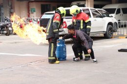 คลินิกการแพทย์แผนจีนหัวเฉียว อบรมดับเพลิงขั้นต้นและซ้อมอพยพหนีไฟ ประจำปี 68 ยกระดับมาตรฐานความปลอดภัยสถานพยาบาลอย่างเข้มแข็ง