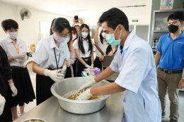 คลินิกการแพทย์แผนจีนหัวเฉียว ให้การต้อนรับคณะอาจารย์และนักศึกษา วิทยาลัยแพทย์ศาสตร์นานาชาติจุฬาภรณ์ มหาวิทยาลัยธรรมศาสตร์ ในโอกาสเข้าศึกษาดูงานด้านการแพทย์แผนจีน