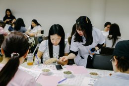 เมื่อหัวลำโพงไม่ได้เล่าแค่เรื่องรถไฟ แต่เล่าเรื่อง สุขภาพ ผ่านศาสตร์การแพทย์แผนจีน