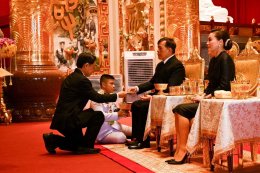 คลินิกการประกอบโรคศิลปะ สาขาการแพทย์แผนจีนหัวเฉียว ร่วมเฝ้าทูลละอองธุลีพระบาทรับเสด็จ พระบาทสมเด็จพระเจ้าอยู่หัว และสมเด็จพระนางเจ้าฯ พระบรมราชินี ในโอกาสเสด็จพระราชดำเนินทรงเปิด ศาลเจ้าไต้ฮงกงหยกขาว เฉลิมพระเกียรติ ๗๒ พรรษา