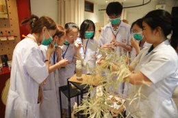 คลินิกการแพทย์แผนจีนหัวเฉียว เปิดบ้านต้อนรับนักศึกษาไทย-จีน  เรียนรู้สมุนไพรและการแพทย์แผนจีนจากของจริง
