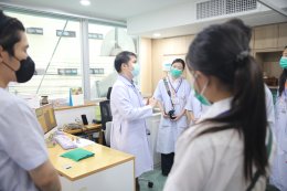 คลินิกการแพทย์แผนจีนหัวเฉียว เปิดบ้านต้อนรับนักศึกษาไทย-จีน  เรียนรู้สมุนไพรและการแพทย์แผนจีนจากของจริง