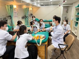 คลินิกการแพทย์แผนจีนหัวเฉียว จัดพิธีปฐมนิเทศนักศึกษาฝึกงาน คณะการแพทย์แผนจีน รุ่นที่ 17 มหาวิทยาลัยหัวเฉียวเฉลิมพระเกียรติ