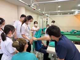 คลินิกการแพทย์แผนจีนหัวเฉียว จัดพิธีปฐมนิเทศนักศึกษาฝึกงาน คณะการแพทย์แผนจีน รุ่นที่ 17 มหาวิทยาลัยหัวเฉียวเฉลิมพระเกียรติ