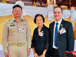 ทูลกระหม่อมหญิงอุบลรัตนราชกัญญา สิริวัฒนาพรรณวดี พระราชทานของที่ระลึกแก่ ดร.นฤมล สุรเศรษฐ ประธานกรรมการ L.S. Jewelry Group 