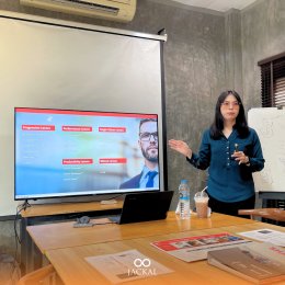 อบรมพนักงาน ร้านแว่นตา Jackal เชียงใหม่ เรื่องเลนส์แว่นตา กับแบรนด์เลนส์ Shamir 