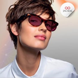 เลนส์เปลี่ยนสี Essilor Transitions® 4 รุ่น ยอดฮิต เลือกแบบไหนที่ใช่คุณ?