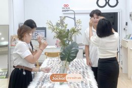 สายตาเริ่มพร่ามัว! ชวนแก๊งเพื่อนยกก๊วนมาตัดแว่นตาที่ ร้านแว่นตา Jackal เชียงใหม่