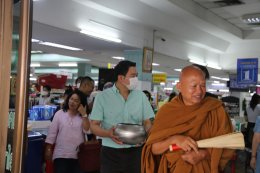 ฟังพระธรรมเทศนา พร้อมบริจาคปัจจัยและ สิ่งของช่วยเหลือ วัดพระบาทน้ำพุ จังหวัดลพบุรี