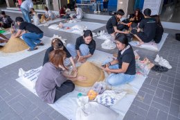 บริหารธุรกิจร่วมใจ ก่อเจดีย์ทรายต้อนรับสงกรานต์