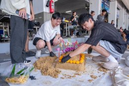 บริหารธุรกิจร่วมใจ ก่อเจดีย์ทรายต้อนรับสงกรานต์