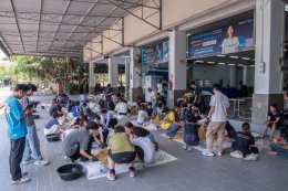 บริหารธุรกิจร่วมใจ ก่อเจดีย์ทรายต้อนรับสงกรานต์