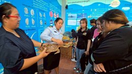 โครงการบริการวิชาการ ในหัวข้อ "การเพิ่มมูลค่าสินค้า, การต่อยอดเรือจำลองให้เป็นสินค้าพรีเมียม, การสร้างสรรค์สินค้าจากฝาขวดน้ำ" ณ ชุมชนบางหญ้าแพรก จ.สมุทรสาคร