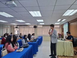 กิจกรรม "Ready To Work เตรียมความพร้อมสู่โลกอาชีพ" แก่นักศึกษาชั้นปีที่ 1 กลุ่ม1B1