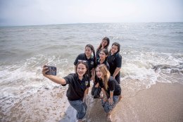 กิจกรรมจิตอาสา เรียนรู้วิถีชีวิตชุมชน และร่วมอนุรักษ์ทรัพยากรทางทะเล ผ่านการปล่อยลูกปูม้า  ณ ธนาคารปูม้า ตำบลอ่างศิลา อำเภอเมืองชลบุรี จังหวัดชลบุรี