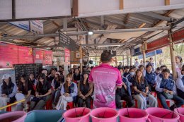 กิจกรรมจิตอาสา เรียนรู้วิถีชีวิตชุมชน และร่วมอนุรักษ์ทรัพยากรทางทะเล ผ่านการปล่อยลูกปูม้า  ณ ธนาคารปูม้า ตำบลอ่างศิลา อำเภอเมืองชลบุรี จังหวัดชลบุรี