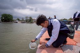 กิจกรรมจิตอาสา เรียนรู้วิถีชีวิตชุมชน และร่วมอนุรักษ์ทรัพยากรทางทะเล ผ่านการปล่อยลูกปูม้า  ณ ธนาคารปูม้า ตำบลอ่างศิลา อำเภอเมืองชลบุรี จังหวัดชลบุรี