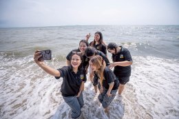 กิจกรรมจิตอาสา เรียนรู้วิถีชีวิตชุมชน และร่วมอนุรักษ์ทรัพยากรทางทะเล ผ่านการปล่อยลูกปูม้า  ณ ธนาคารปูม้า ตำบลอ่างศิลา อำเภอเมืองชลบุรี จังหวัดชลบุรี